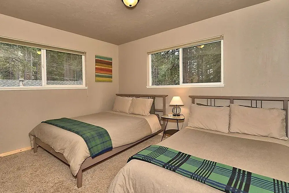 3BR 2BA Heavenly Chalet by RedAwning