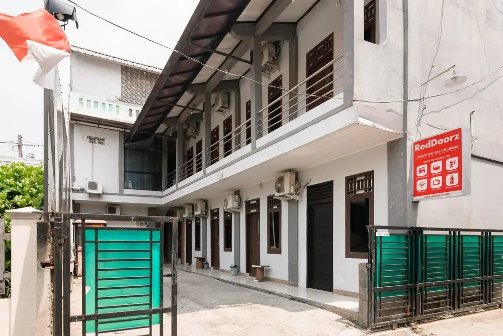RedDoorz Syariah near Mall Of Serang