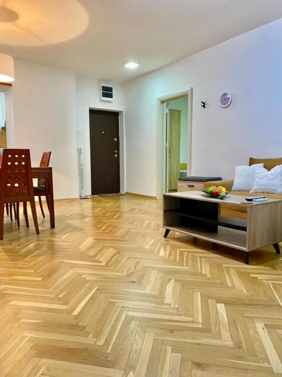 Regina's 2bedroom Near Square