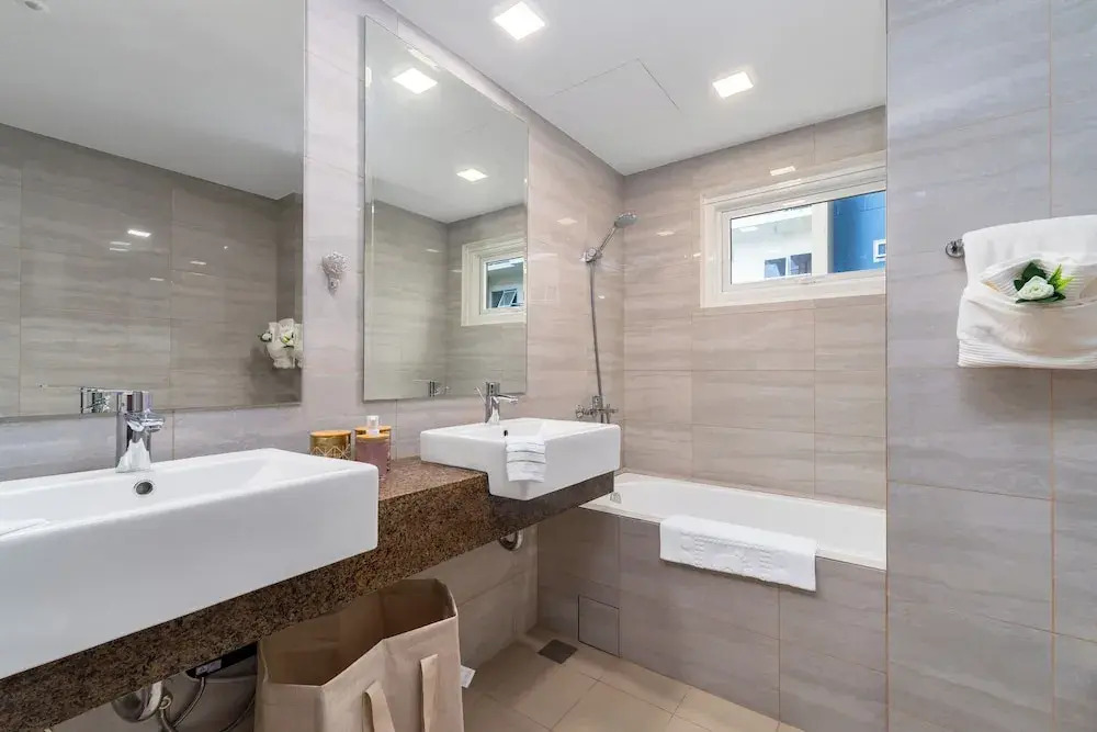 Bayshore Luxe by Prime