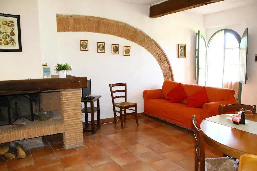 Apartment Between Pisa and Livorno