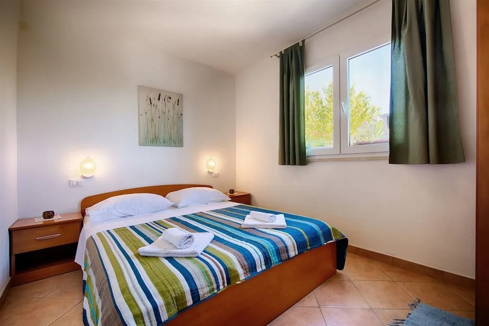 Apartments Bruna Lastovo