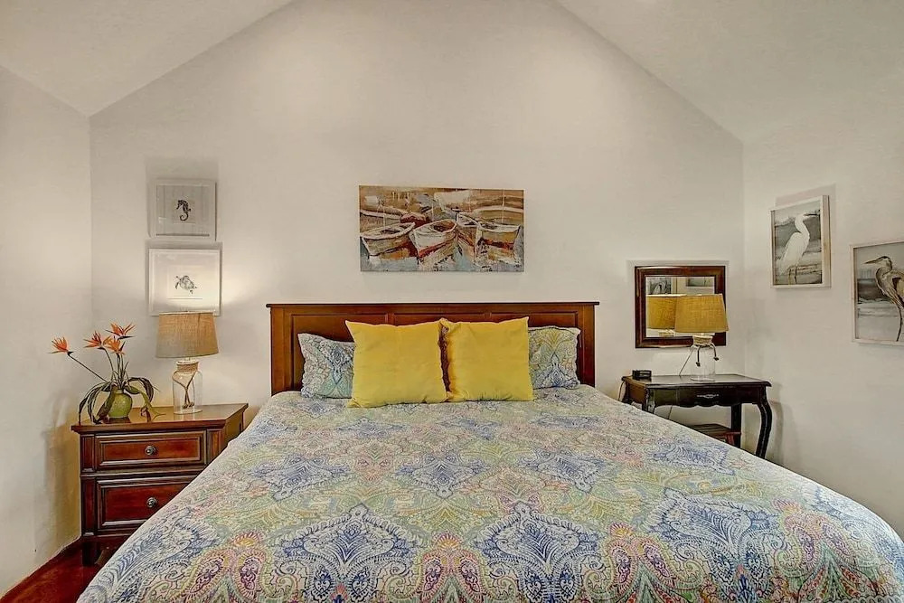 Another Day In Paradise 1 Bedroom Cottage by Redawning