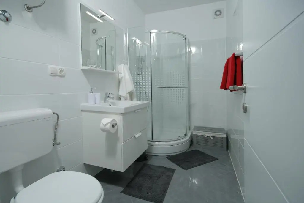 Charm Apartments And Rooms