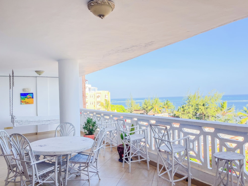 Pumziko Beachfront Apartment