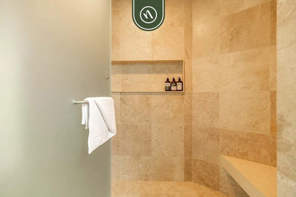 3BR Condo in the Krystal Grand Hotel - Beach