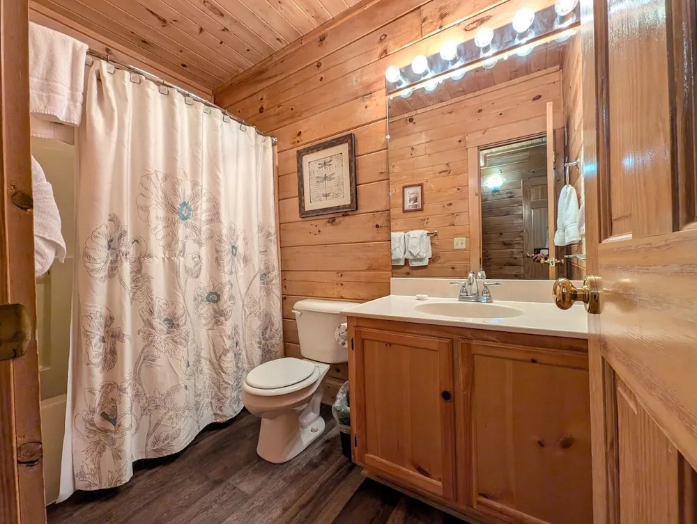 ER75 - Palmetto Place - Great location! close to all the action! cabin