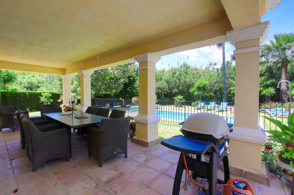 1106 Marbella Large Family Villa