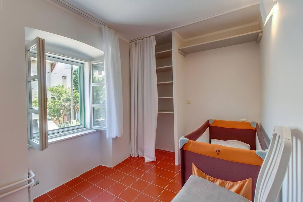 Lovely 15th Century Apartment in Osor