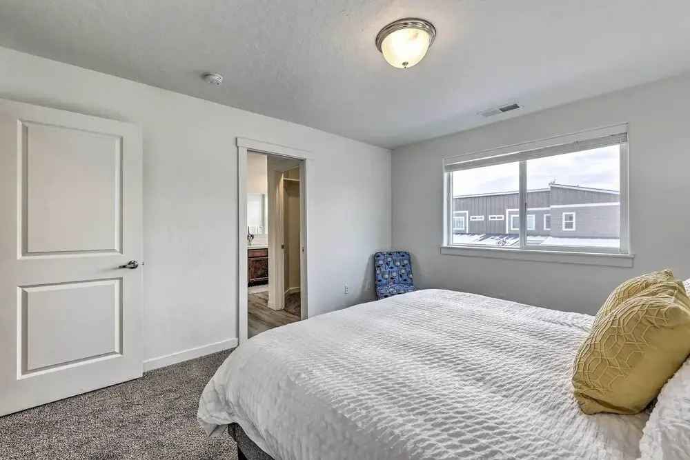 Nampa Townhome ~ 18 Mi to Downtown Boise