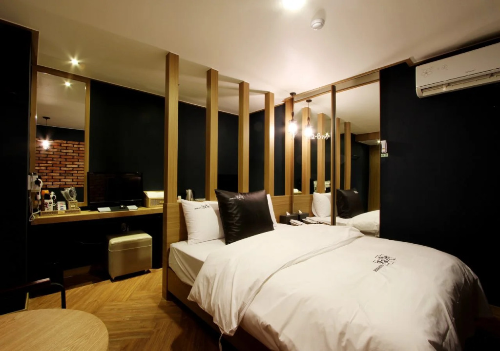 Page Hotel