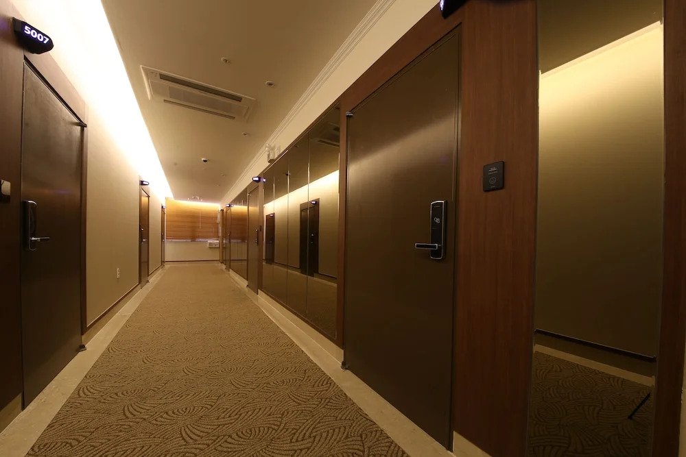 Lake 45 Hotel