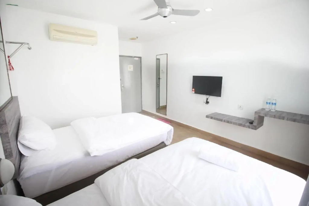 Tropical Hotel Kota Damansara