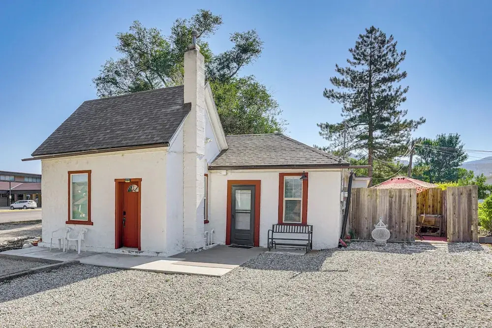 Kik-N-Bak Cottage w/ Beautiful Mountain View