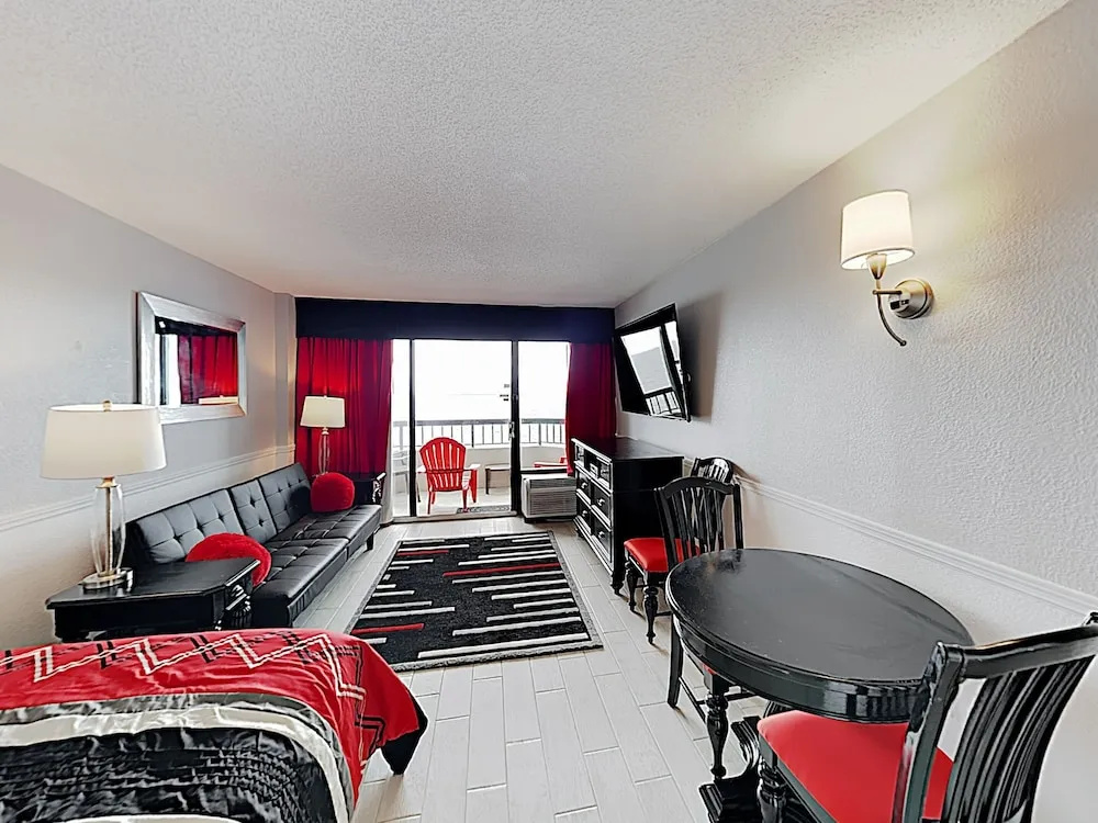 Stylish Ocean-view W/ Pools & Hot Tubs 1 Bedroom Condo