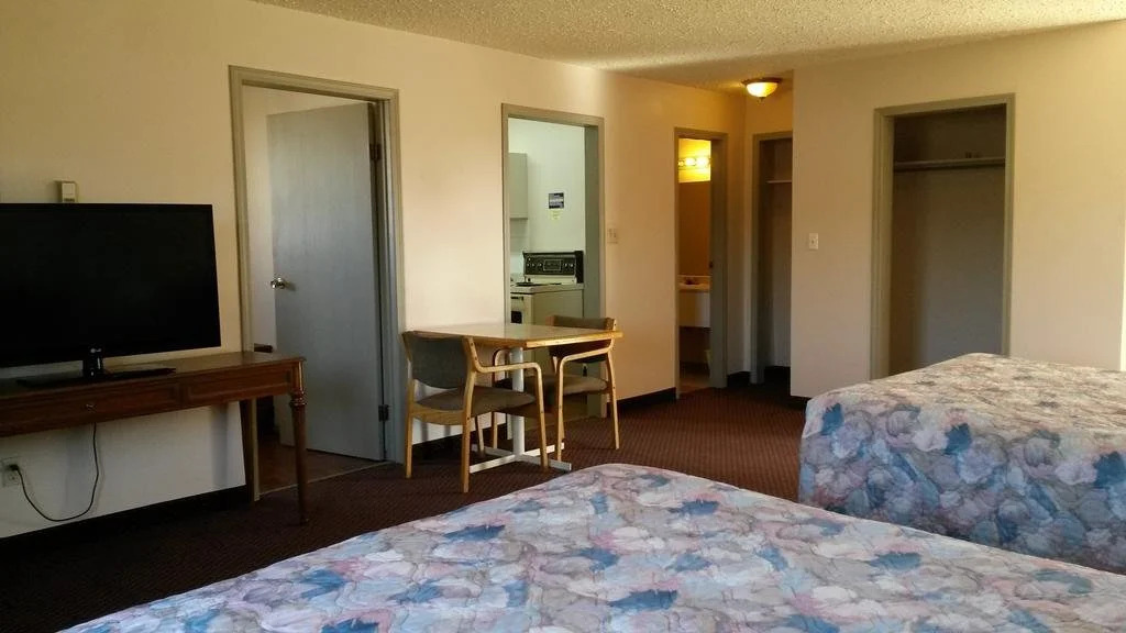 Highway Motor Inn
