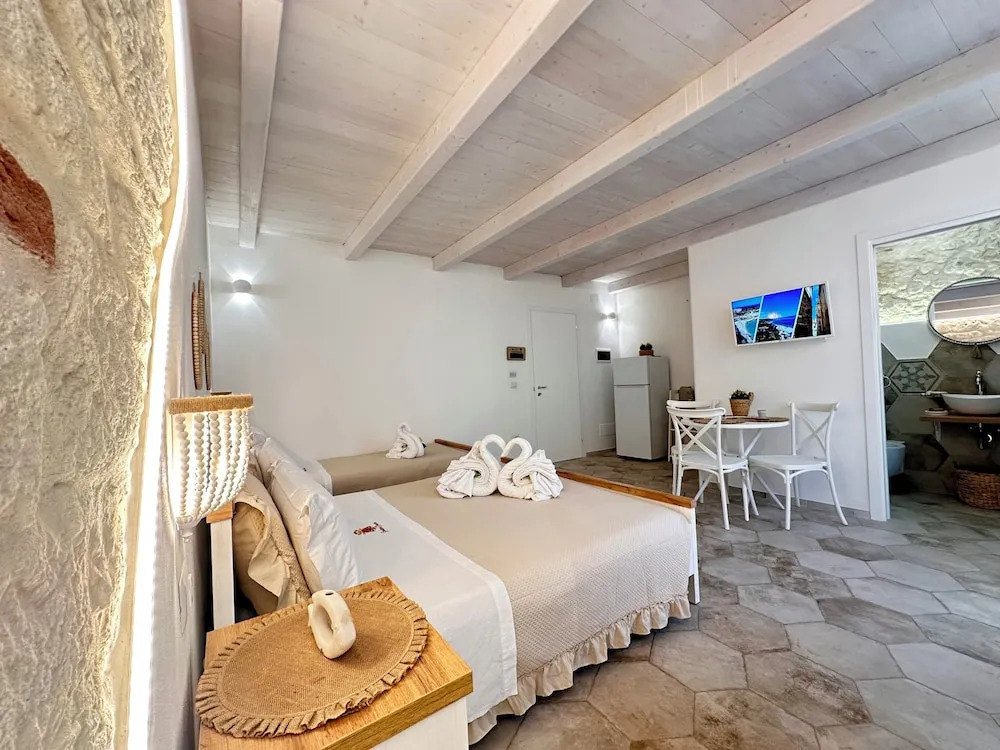 Godano Rooms