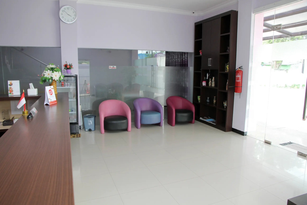 Purple Hotel by OYO Rooms