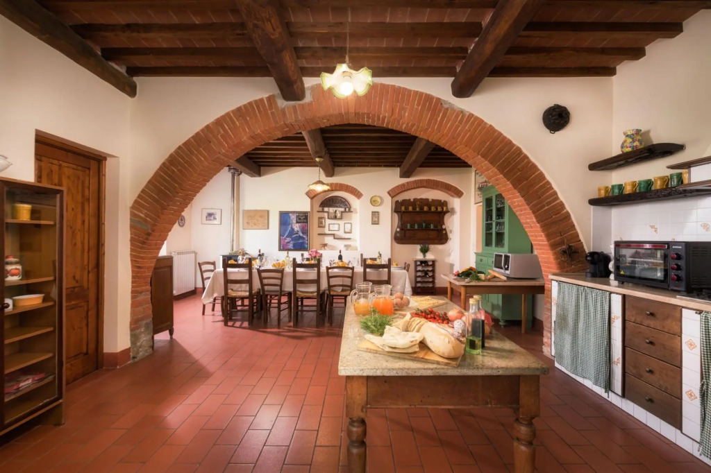 Independent Accommodation with WIFI, private pool, A/C, pets allowed, parking, close to Cortona-La Meridiana