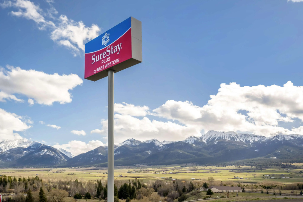 Eagle's View Inn & Suites