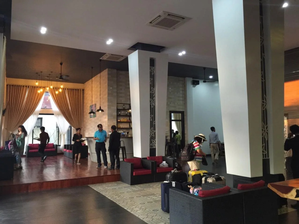 Yeak Loam Hotel