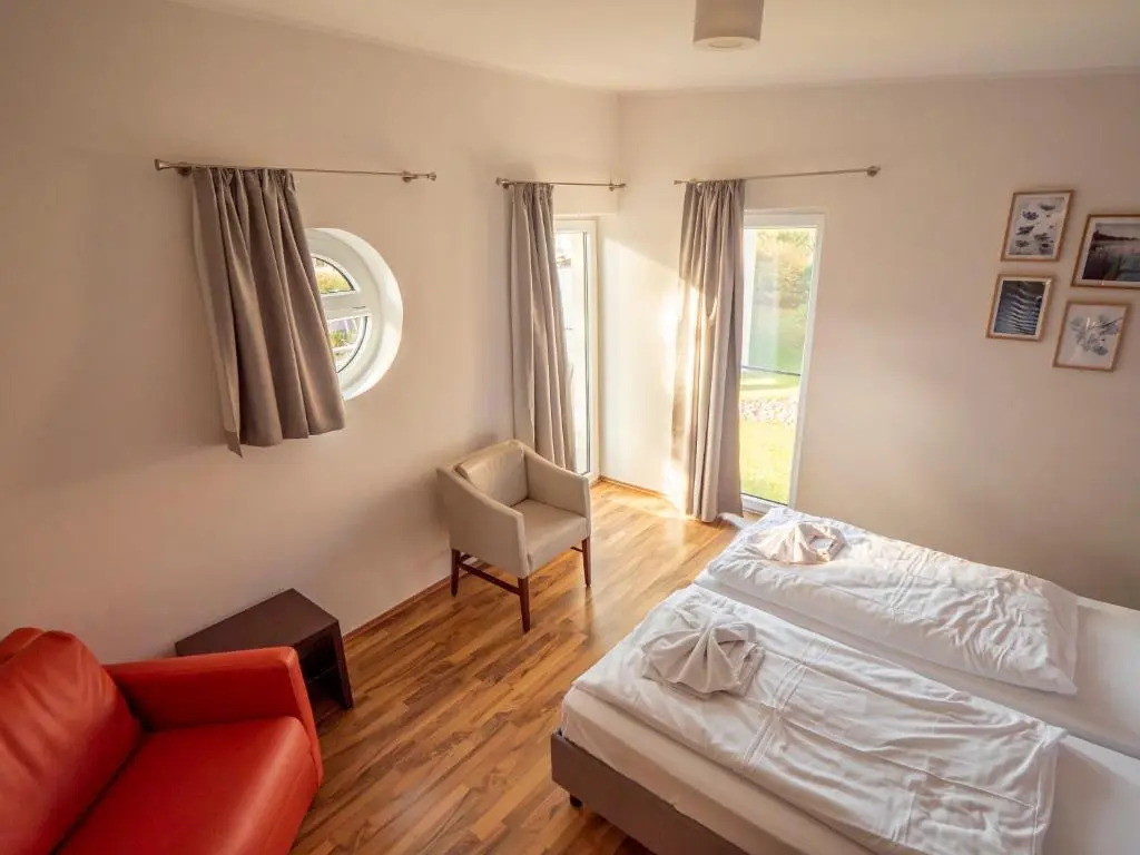 Marina Eldenburg - Ferienhäuser und Bootsverleih am Tor zur Müritz