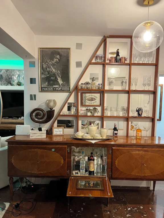 Luxurious 2-bed Seaside Apartment in Saronida