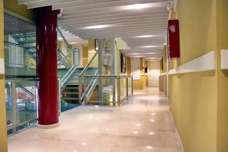 Apartamentos Plaza de Santiago - Estudios Turisticos - 1 LLAVE