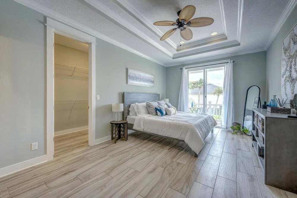 Sun-splashed Luxe Townhome - Walk to the Sand