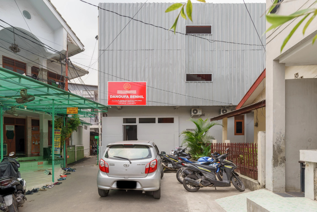 RedDoorz near City Walk Benhil