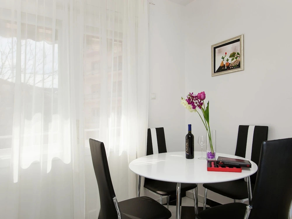 New Modern Fully Furnished Apartment in Center of Split Ideal for 3 Persons