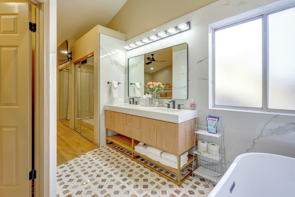 Walk to Cabriolet Lift! 3,600-sq-ft Family Home