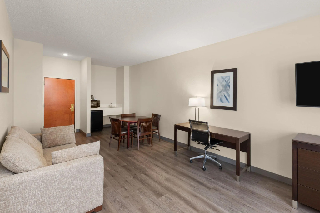 Wingate by Wyndham Destin