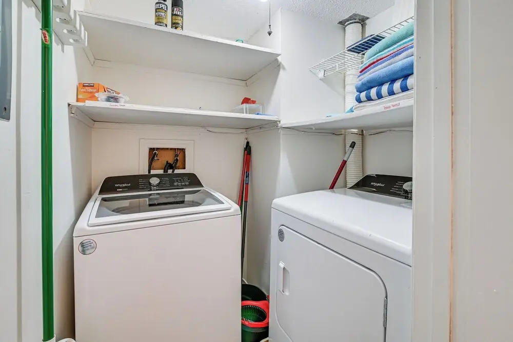 3 Mi to Surfside Beach & Pier: Townhome w/ Balcony