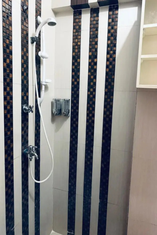 OYO 93585 Apartemen Cibubur Village By Raja Property