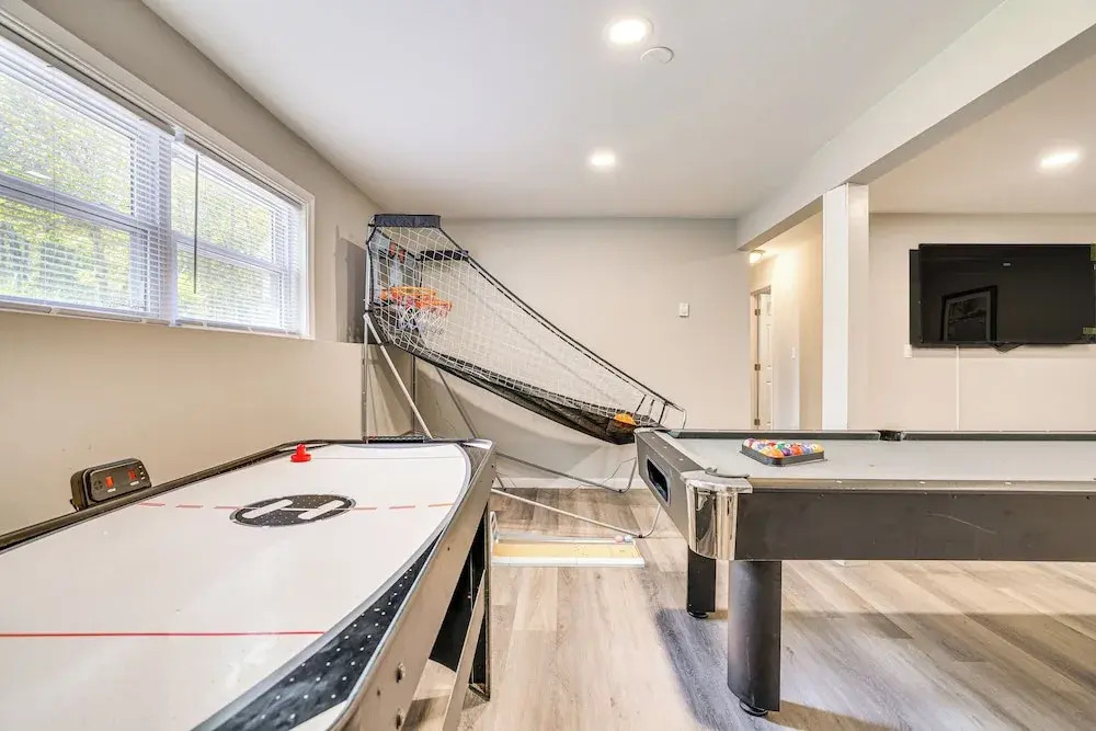 Family-friendly Tobyhanna Home: Lake & Pool Access