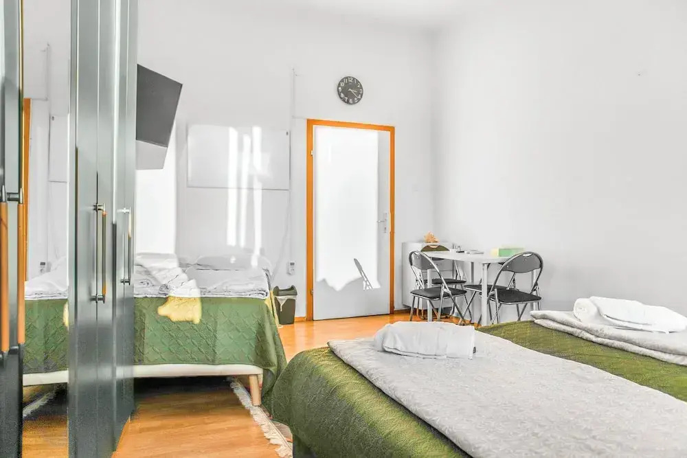Charming 2BR Apt in Prime Location
