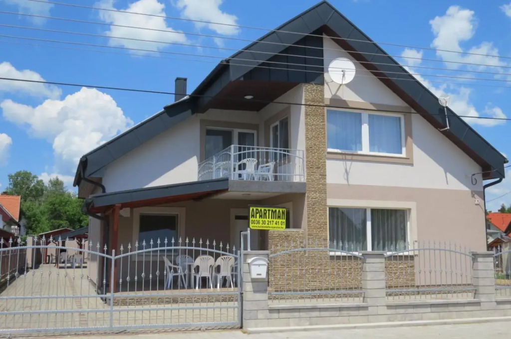 22 féröhelyes apartman