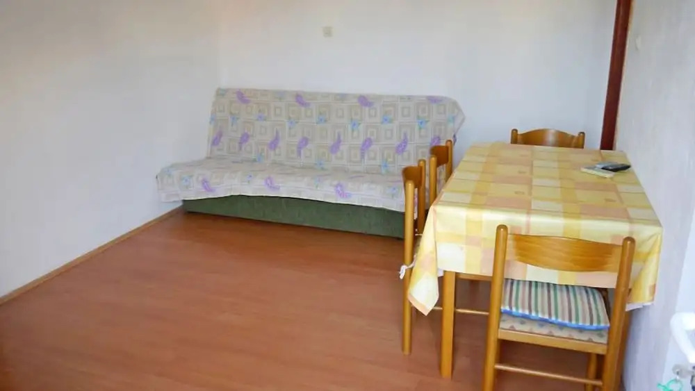 Cosy 1 bedroom apartment with sea view