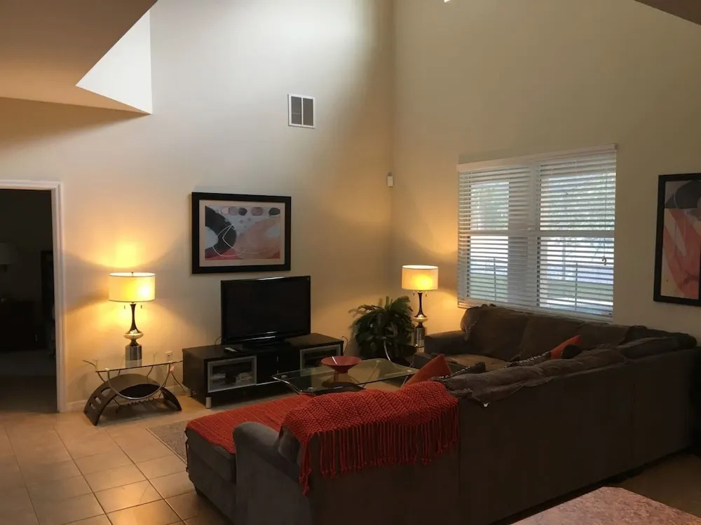 Stunning 6 bed Home With Modern Decor and own Private Pool