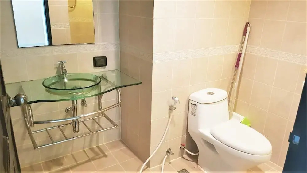 1 bed Condo With Direct Pool Access - Sleeps 2