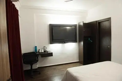 Emerald Suites
