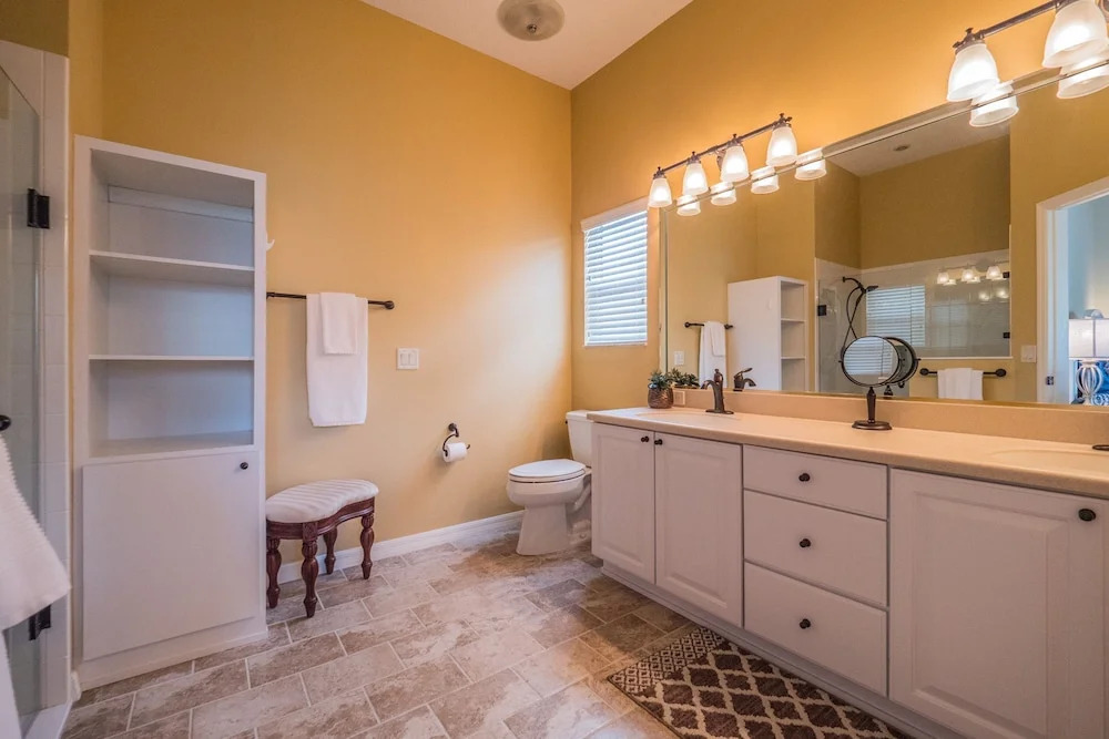 Limestone Avenue 1264 by White Pelican VR