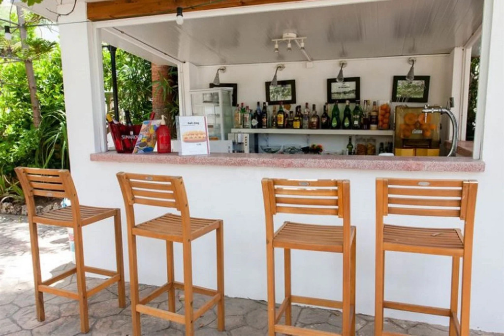 Отель Ciutat Jardi