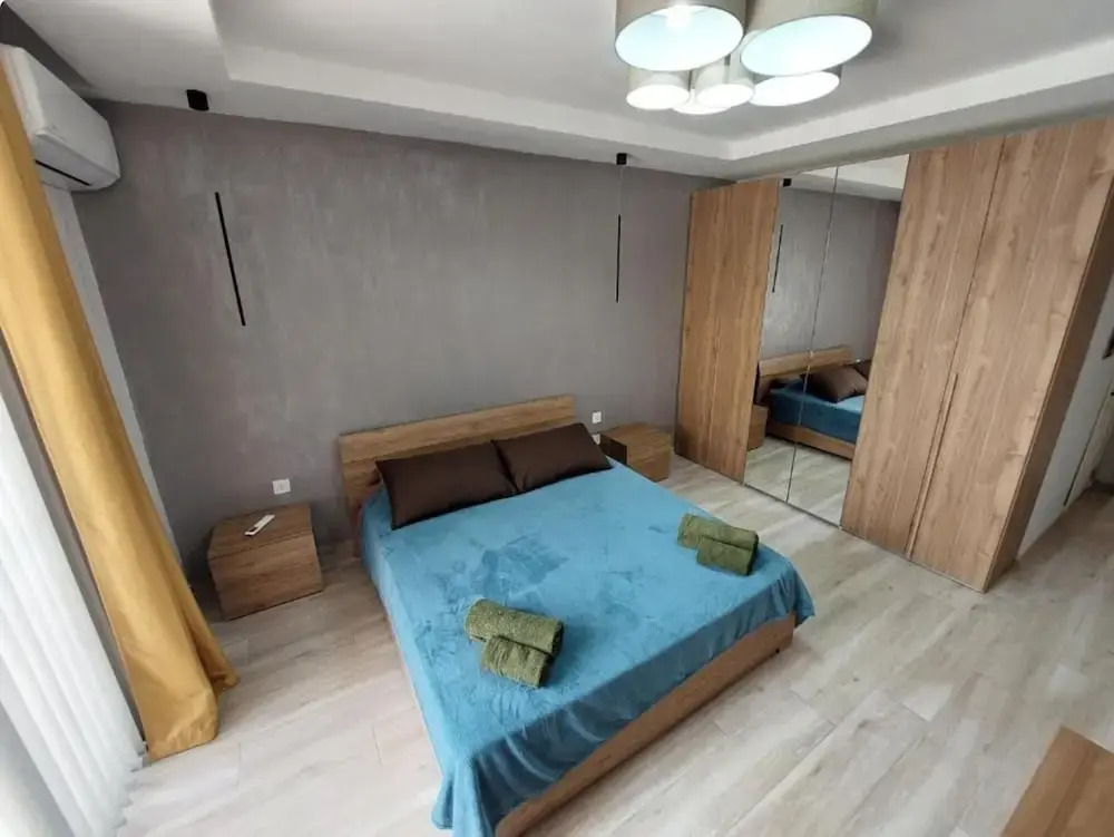 Modern 3BR Apt With Large Balcony