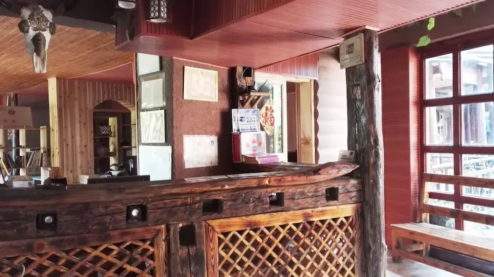 Luguhu Lakeside Apu Guest House