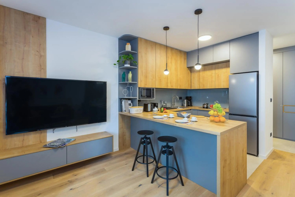 COZY and ELEGANT apartment, 3 premium bedroom with FREE private parking
