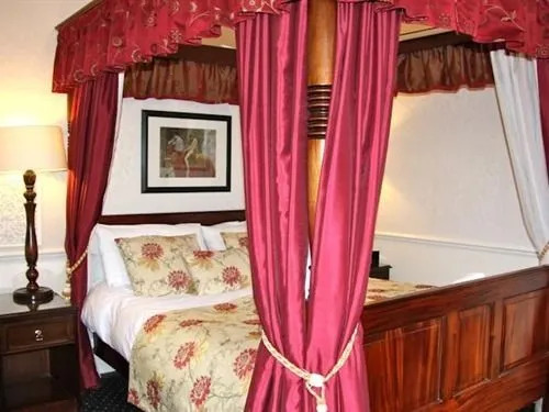 Wood Lodge Hotel