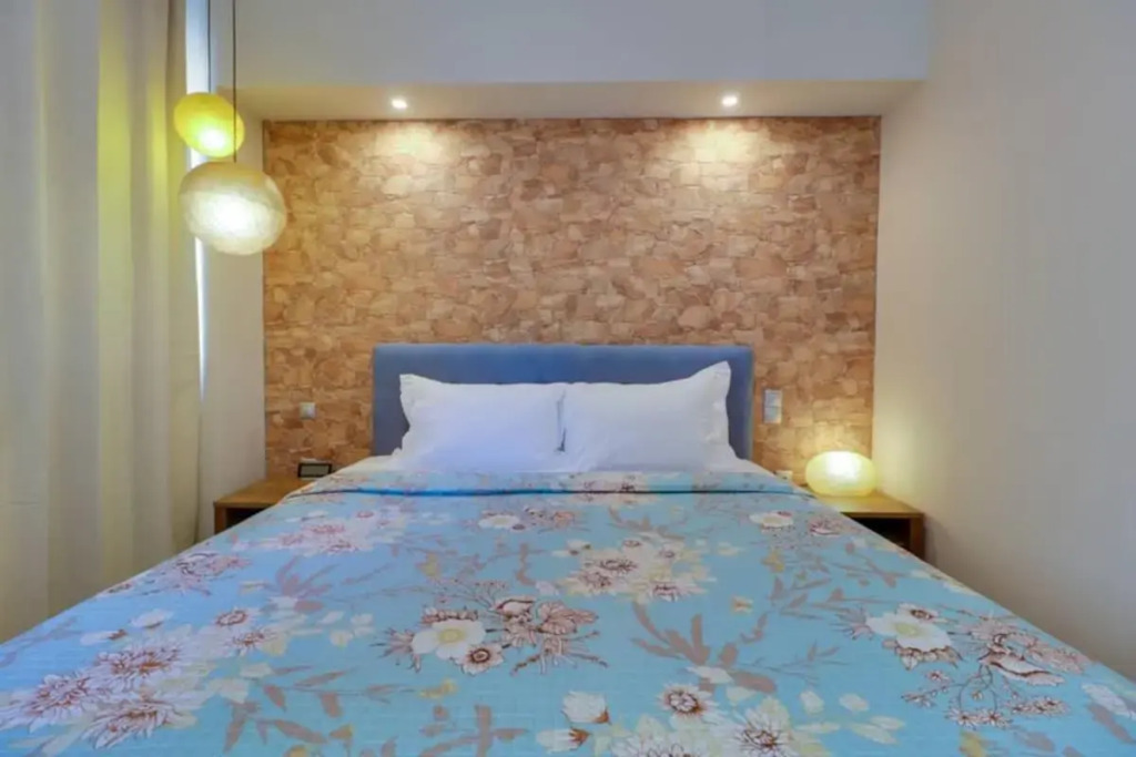 Ermou Fashion Suites #312 @ Plaka - King Size Bed