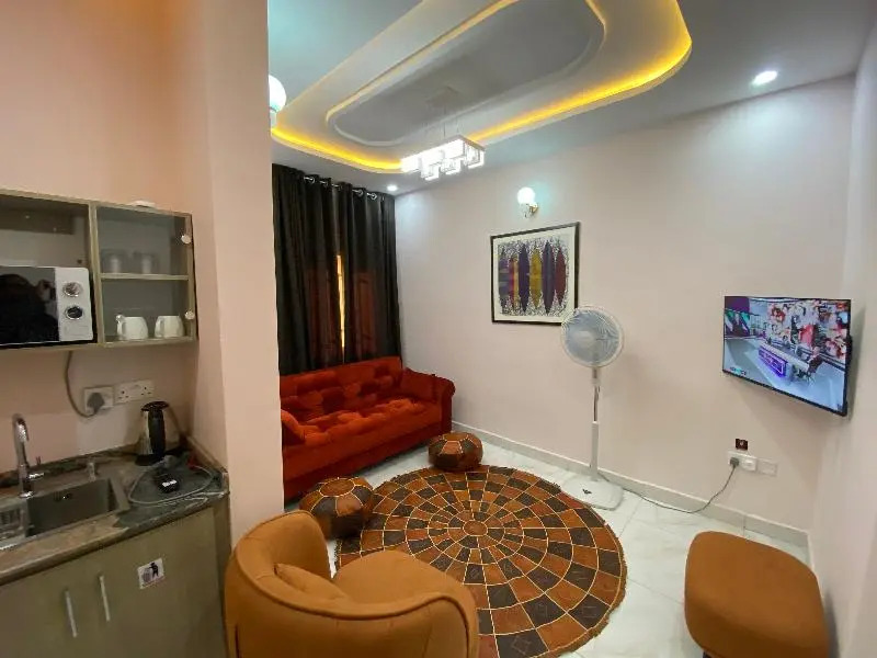 C7 Hazelwood Residence & Suites